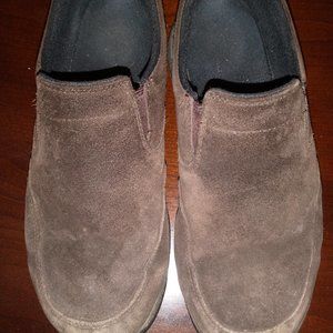 LL BEAN BROWN SUEDE LOAFER.... EUC